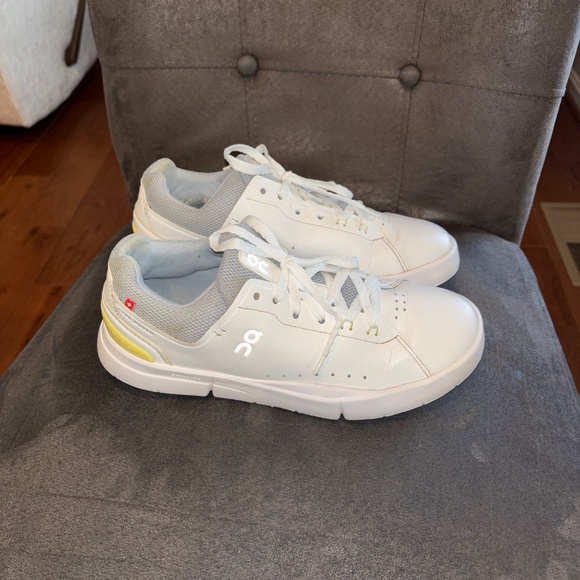 Women’s On The  Roger Advantage Trainer Tennis Sneakers Size 7.5 - Picture 2 of 6